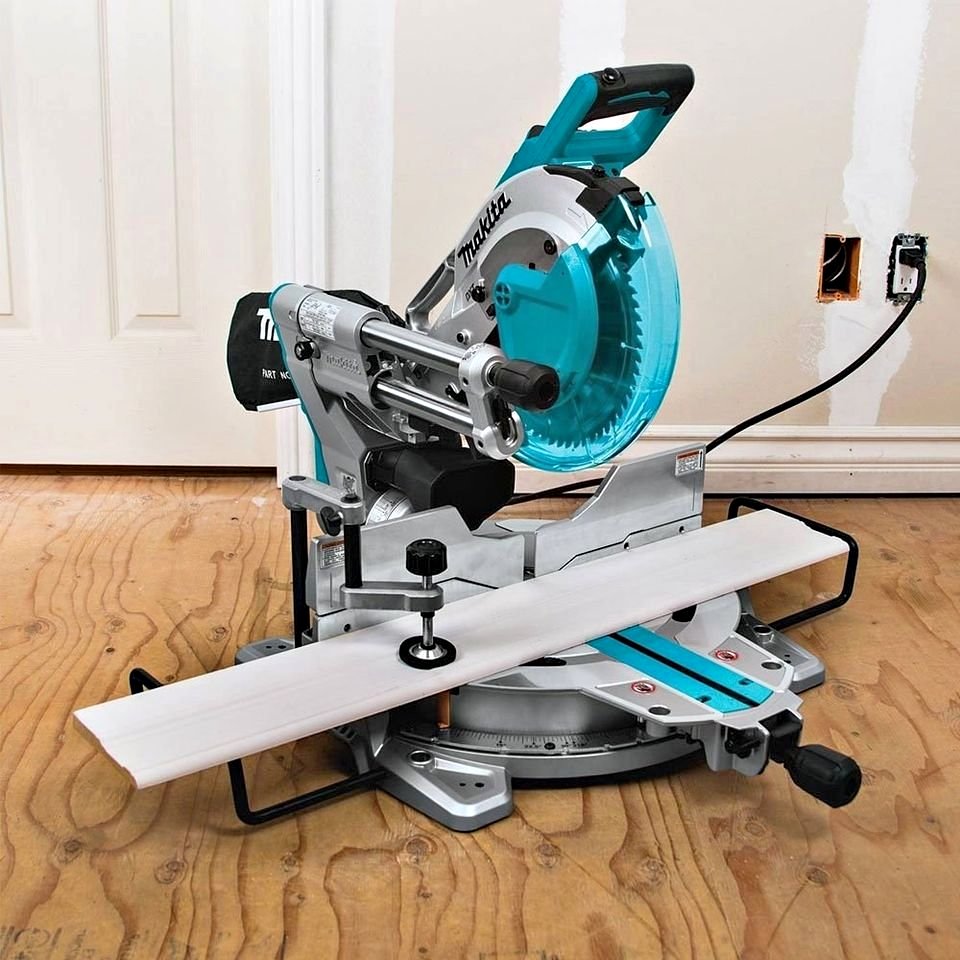 Makita Compound Mitre, Blue, 260 mm