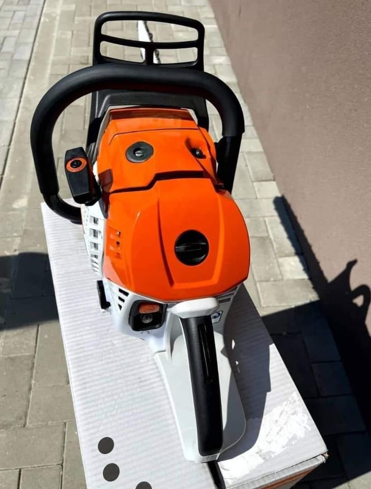 STIHL MS 500i 63 cm chainsaw.